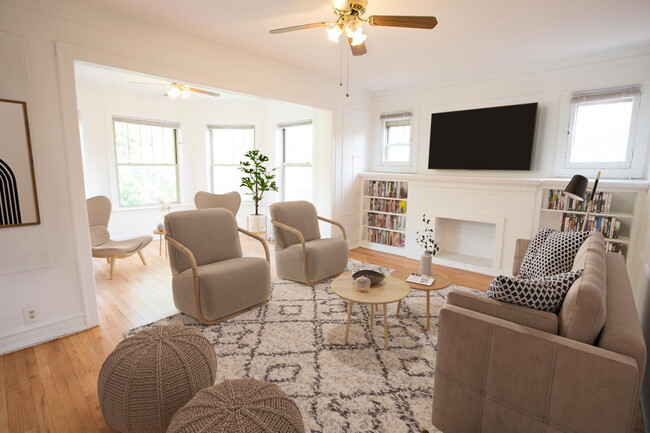 Dining/Living room - 5034-5046 S. Woodlawn Avenue Apartments