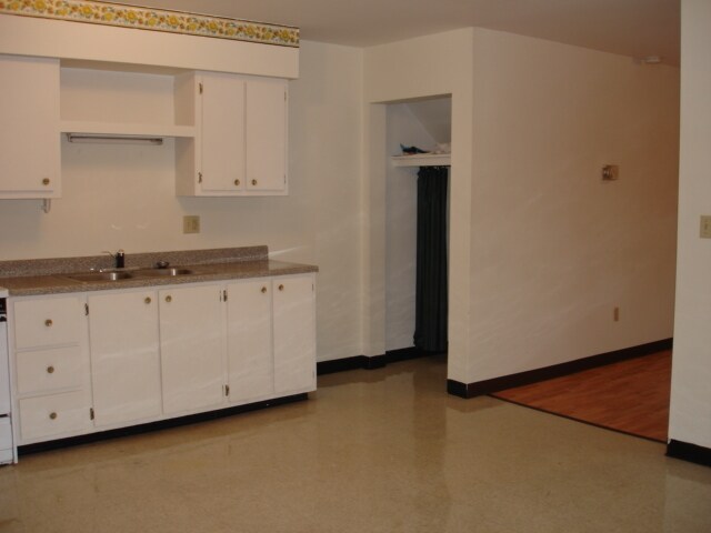Letrero del parque Norwood Village. - 128 N Fairview St Apartamentos