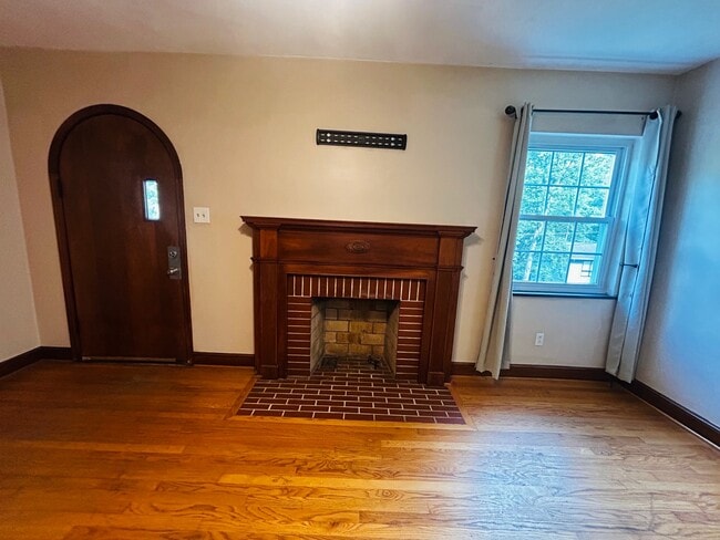 Photo - 635 Jane St
