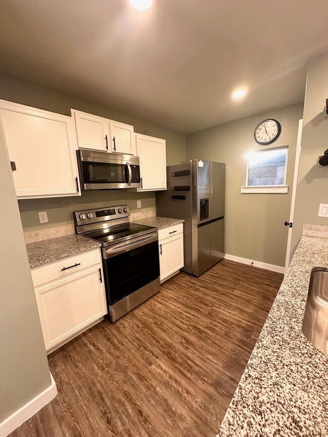 Photo - 2 Bed 2 Bath House Furnished!