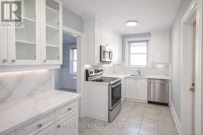 Photo - 1753 Bayview Ave