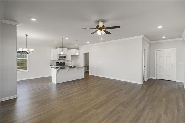 Photo - 4 Bed 2 Bath in Southwinds Sub