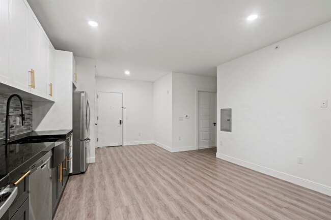 Photo - 211 Baldwin Ave Unit 606