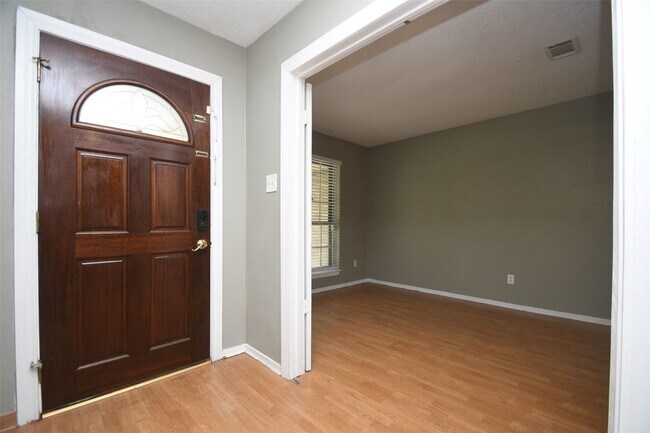 Photo - 510 Chambly Dr