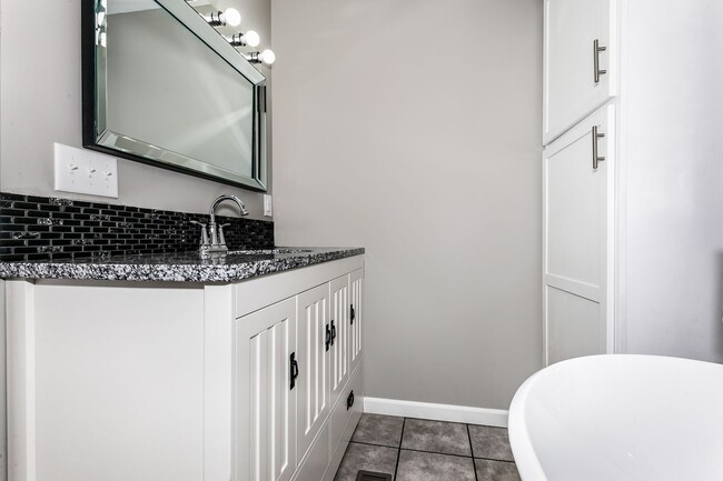 Photo - 449 N Dodge Ave Unidad #2
