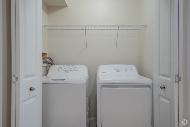 2BR, 1BA - 777SF