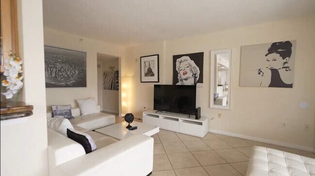 Building Photo - 445 S Hamden Dr Rental