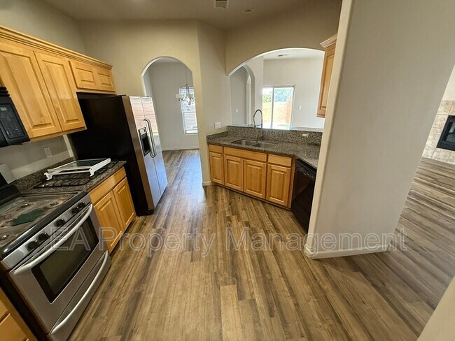 Photo - 927 Tieran Ct NE