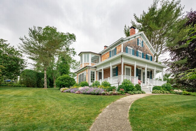 Photo - 305 N Main St