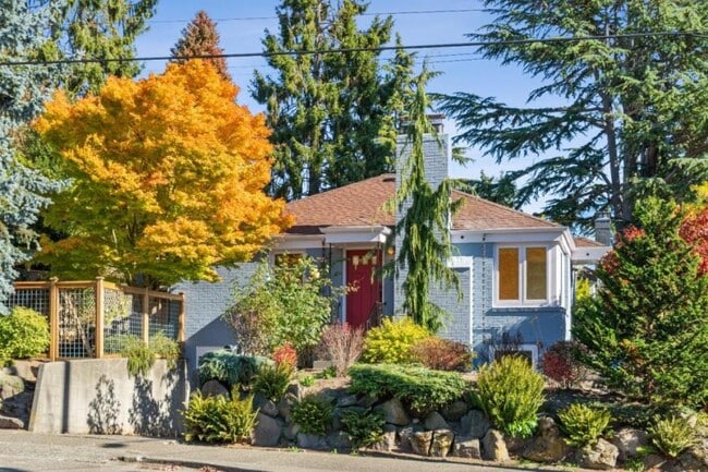 Building Photo - 3 bedroom in Seattle WA 98117