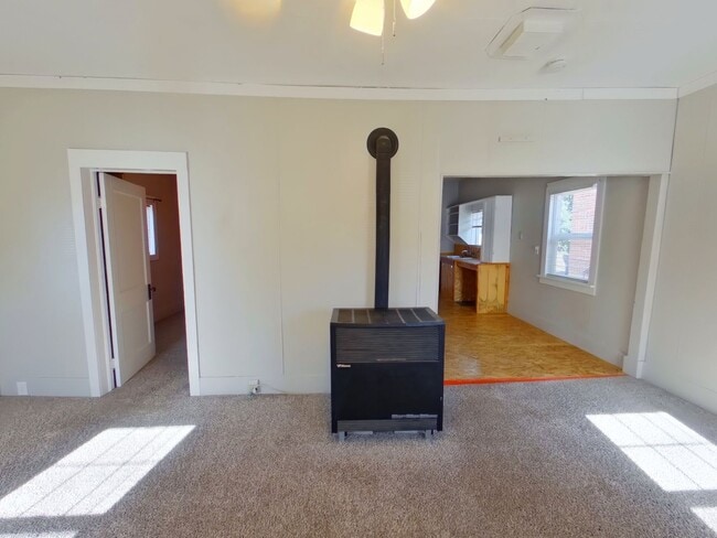 Charming 1Bed/1Bath House! - Charming 1Bed/1Bath House!