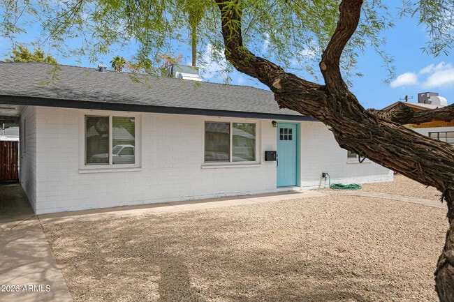 Photo - 536 W 18th St