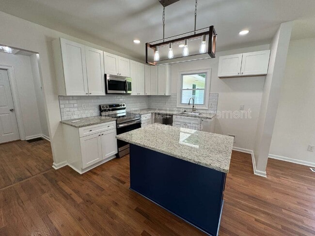Photo - 32 Hillcrest Dr SE