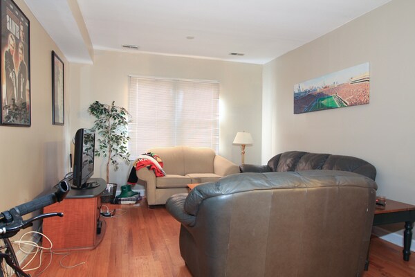 Photo - 2455 N Ashland Ave Unit 2
