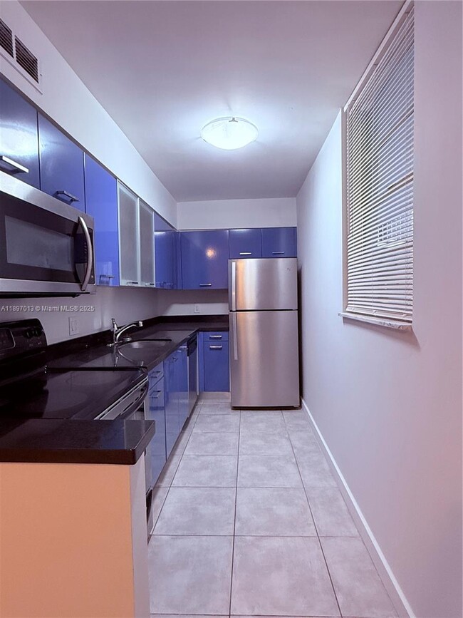 Photo - 777 NE 62nd St Unidad C415