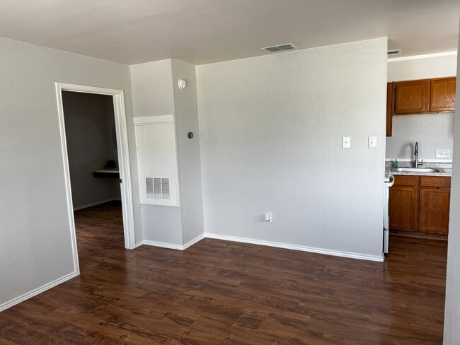 Photo - 1640 Post Rd Unidad C