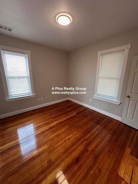 Photo - 10 Fabyan St Unidad #2