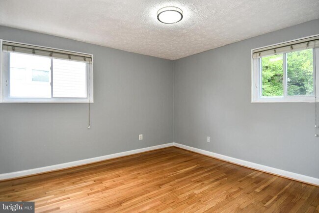 4710 Queensbury Rd