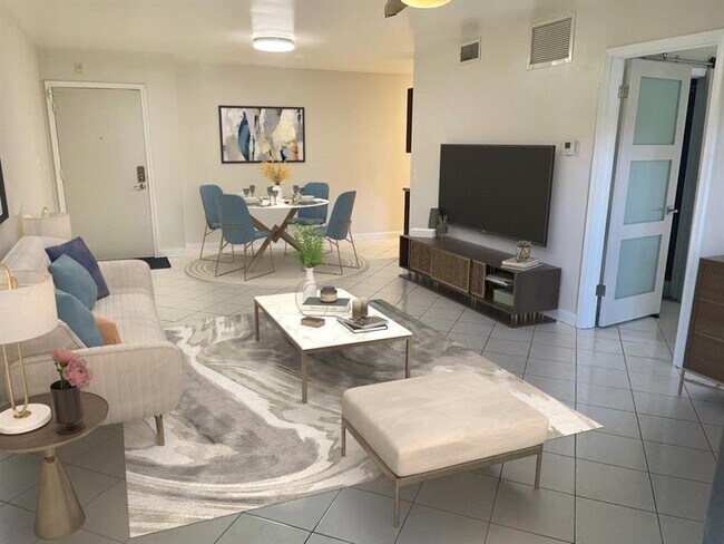 Photo - 140 NE 19th Ct Unidad 101E