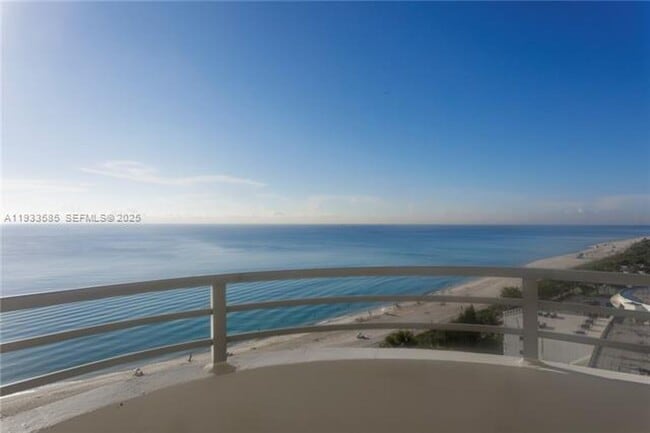 Building Photo - 5555 Collins Ave Unit 5555 Collins Ave appt 14N
