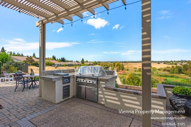 Photo - 1550 Summerhill Ln