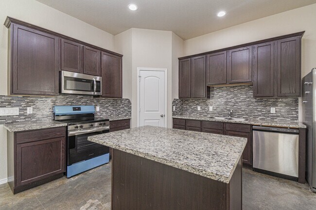 Building Photo - 15786 Cottonwood Dr