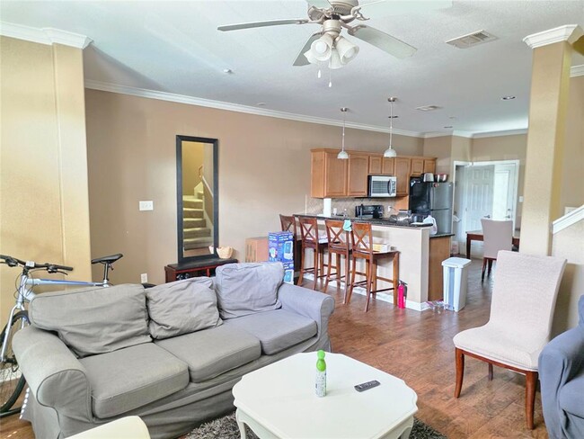 Photo - 305 Holleman Dr E Unidad 1406