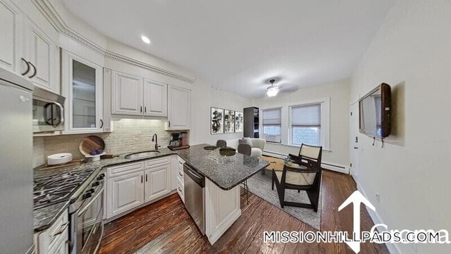 Building Photo - 1536 Tremont St