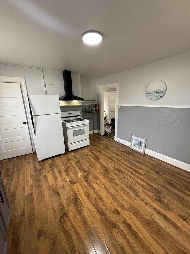 143 Arch Ave Unit 8