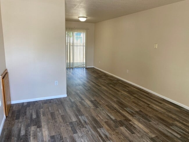 Photo - Remodeled 2 Bed 1.5 bath Springfield apartment Unit 270 s 41st place #6