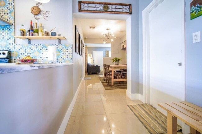 Photo - Charming House Furnished or Unfurnished 3 ...