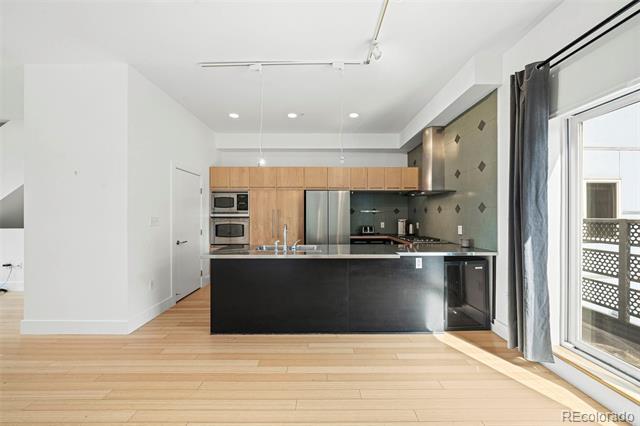 Photo - 2400 Champa St