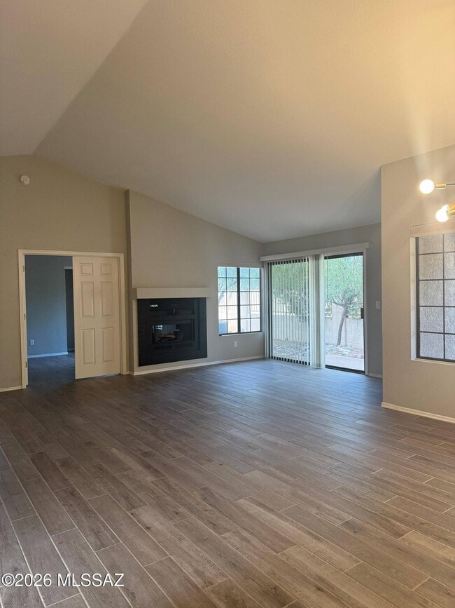Photo - 321 E Fieldcrest Ln