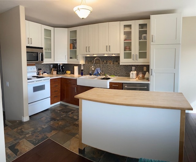 Photo - 615 Kenderdine Rd