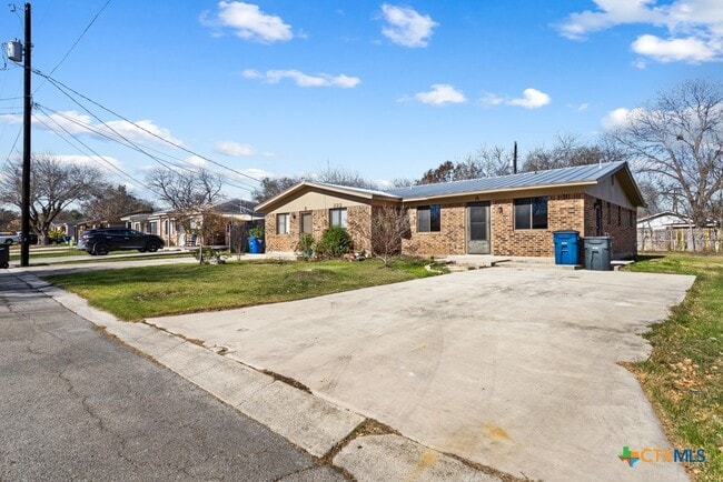 Photo - 222 Redbud Ln