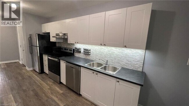 Photo - 468 Main St E Unit 15