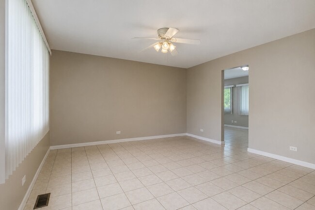 Photo - 6847 Hawthorne Ln
