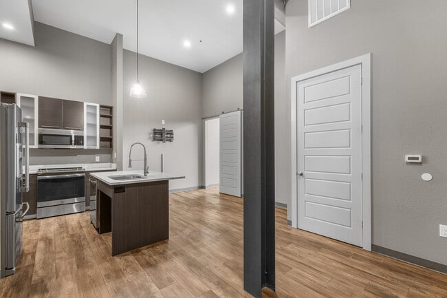 Photo - 901 9th St Unit LOFT H