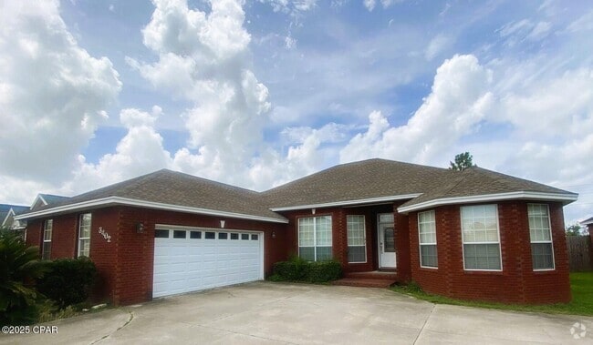 Building Photo - 3402 Hillcrest Dr Rental