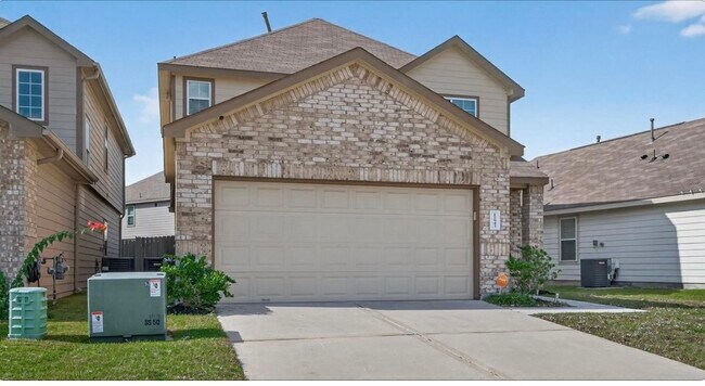 Photo - 17543 Desmond St