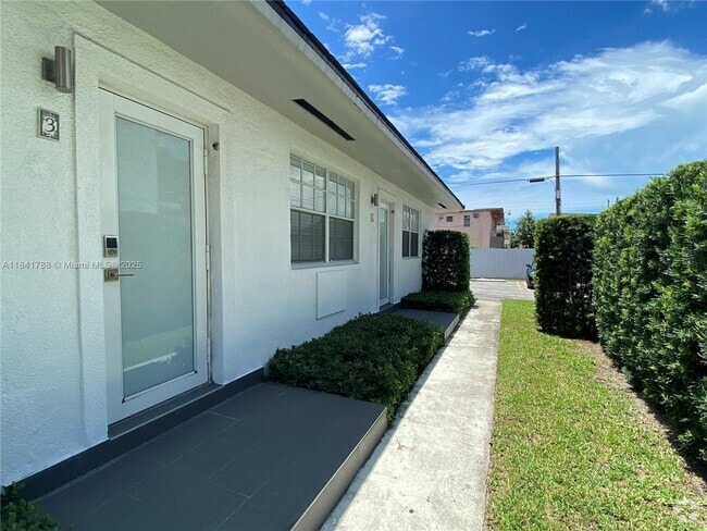 Building Photo - 1320 NW 4th St Rental