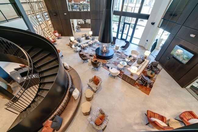 Photo - 750 Hawthorn Row