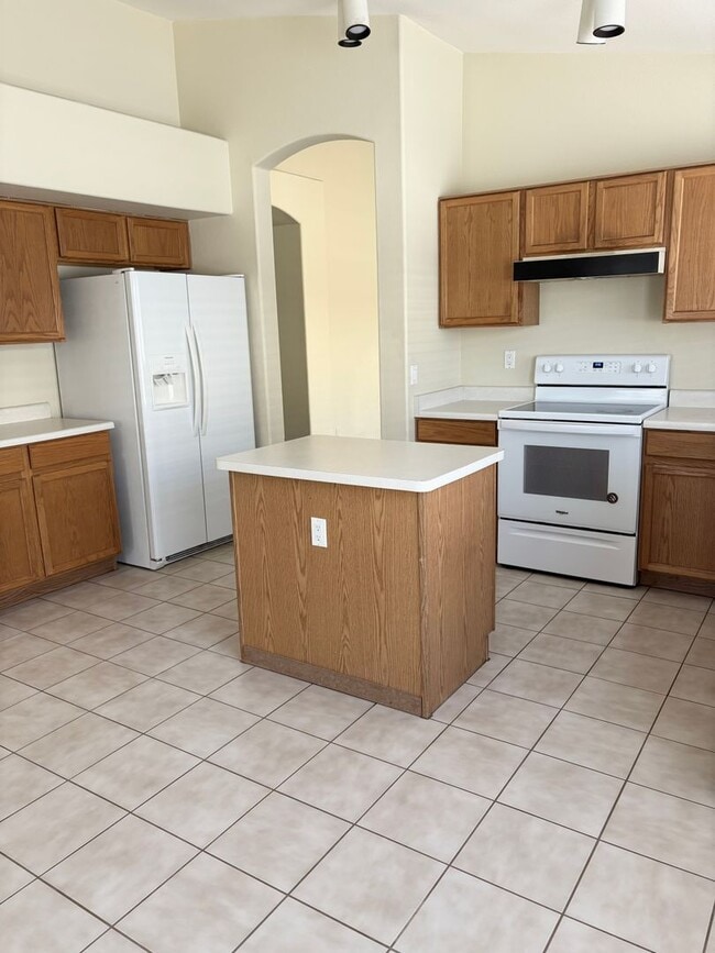 Building Photo - **COZY 3 BEDROOM/2 BTHROOM/2 CAR GARAGE HO... Rental
