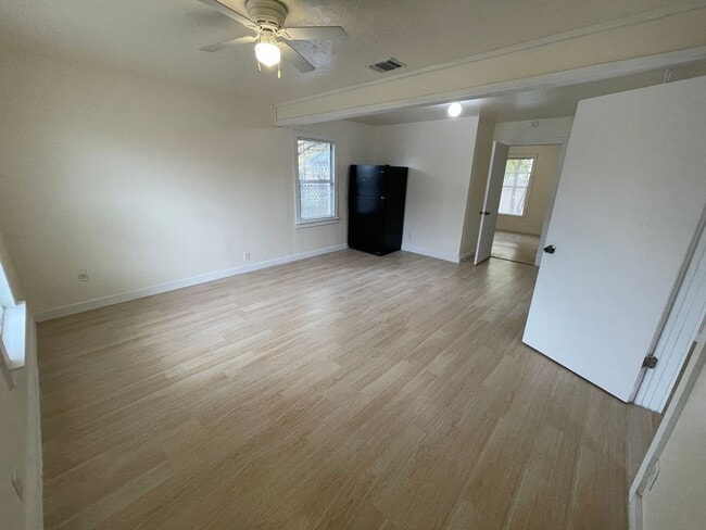 Photo - 107 W Texas Ave Unit B