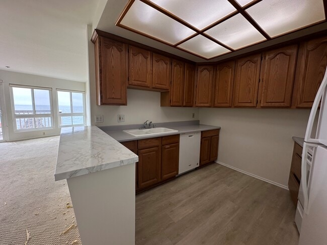 Photo - 625 Esplanade