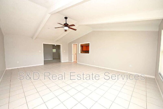 Photo - 907 Swann Dr