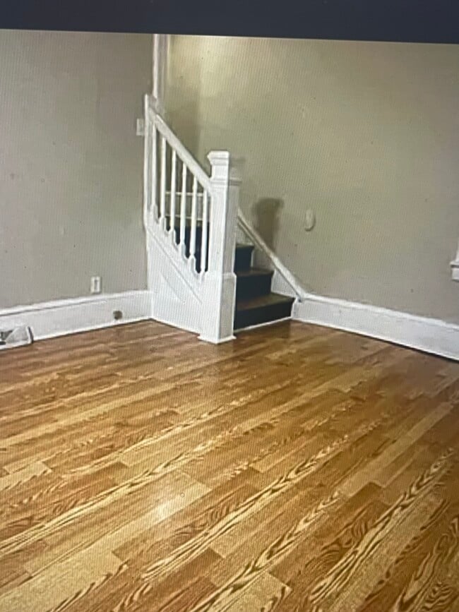 Photo - 1573 Mary St