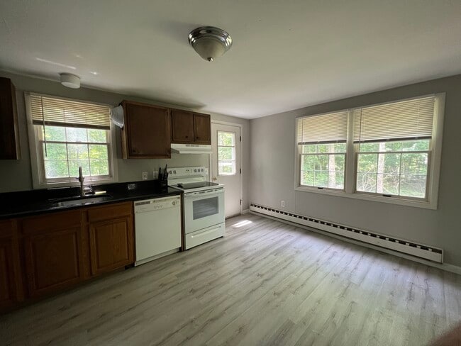 Photo - 1909 Storrs Rd