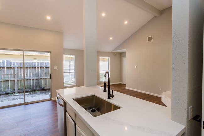 Photo - 5115 Beaver Hollow Dr