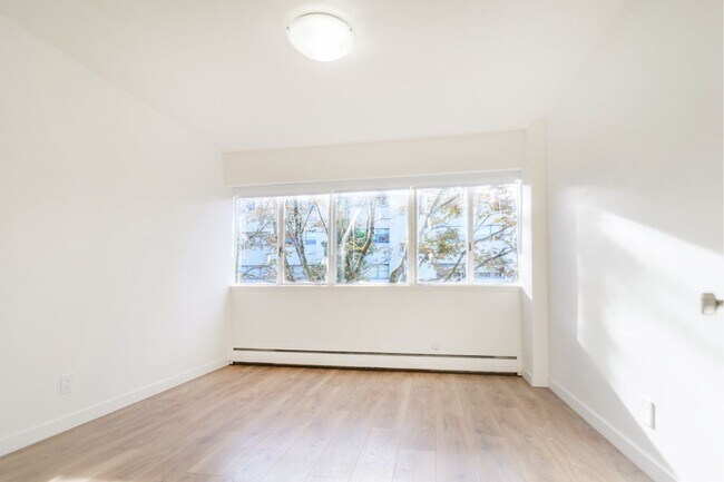 Photo - Stephen Court